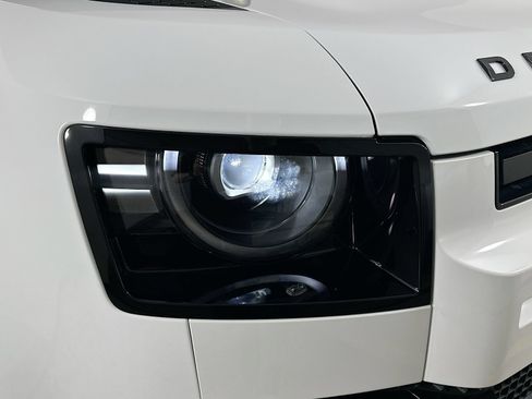 Used 2026 Land Rover Defender 110 X-Dynamic SE AWD/4WD image 10