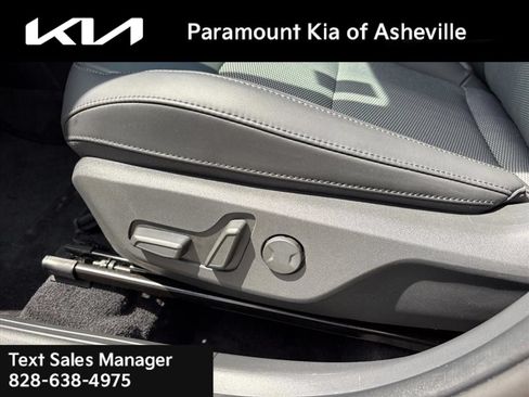 Certified 2025 Kia Niro EX FWD image 18