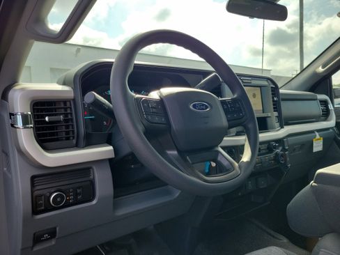 New 2025 Ford F250 XLT w/ F-250 >10K GVWR Package image 17