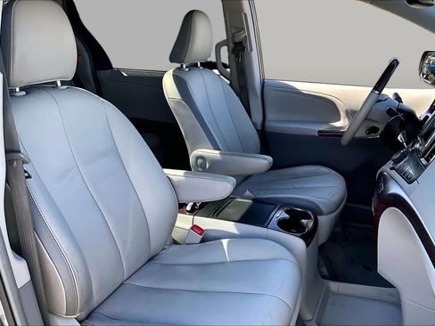 Used 2013 Toyota Sienna Limited w/ Premium Pkg AWD/4WD image 8