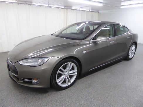 Used 2015 Tesla Model S 70D AWD/4WD image 3