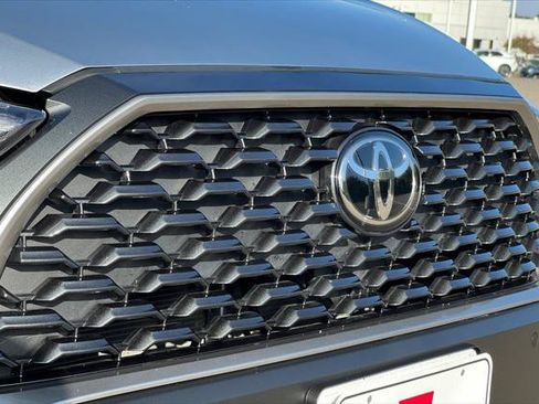 Used 2025 Toyota Corolla Cross XLE FWD image 42