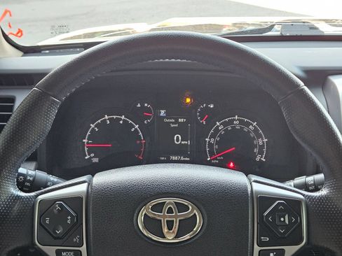 Used 2023 Toyota 4Runner SR5 Premium w/ Moonroof Package AWD/4WD image 17