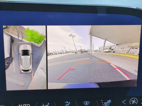 Used 2025 Chevrolet Equinox EV LT w/ Convenience Package image 20