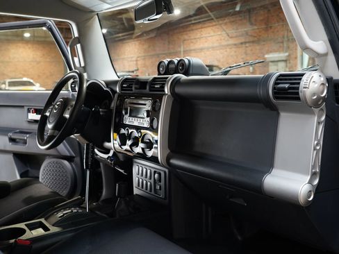 Used 2013 Toyota FJ Cruiser 4WD w/ Convenience Pkg image 48