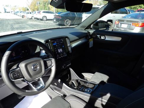 New 2026 Volvo XC40 B5 Ultra w/ Protection Package Premier image 14