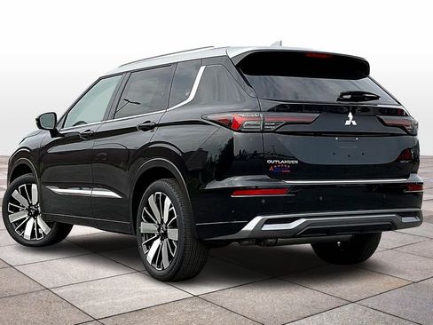 New 2025 Mitsubishi Outlander AWD image 3