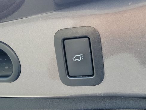 Used 2016 Toyota Highlander Limited AWD/4WD image 9