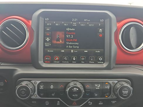 Used 2021 Jeep Gladiator Rubicon AWD/4WD image 16