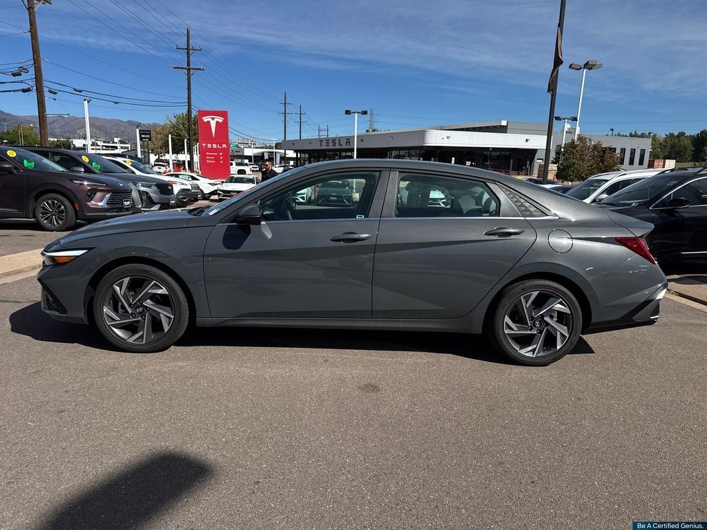 Certified 2026 Hyundai Elantra Limited FWD image 18