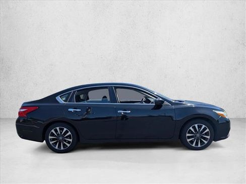 Used 2017 Nissan Altima 2.5 SV FWD image 4