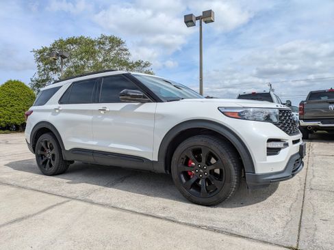 Used 2023 Ford Explorer ST w/ Equipment Group 401A AWD/4WD image 2