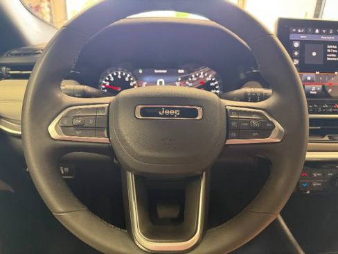 Used 2025 Jeep Compass Limited AWD/4WD image 21