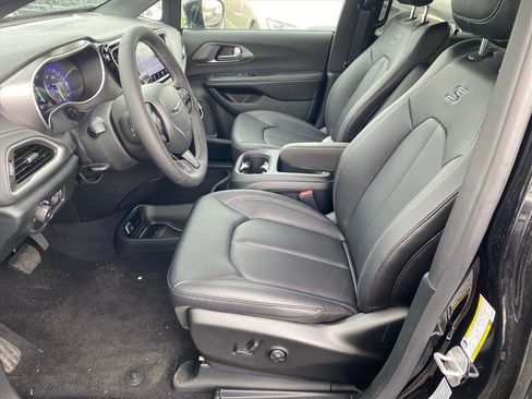 New 2026 Chrysler Pacifica Select AWD/4WD image 5