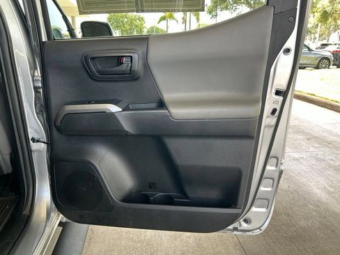 Used 2022 Toyota Tacoma SR5 RWD image 29