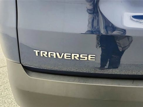 Used 2023 Chevrolet Traverse LT FWD image 17
