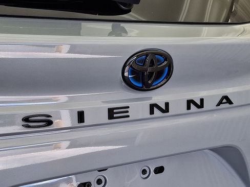 Used 2025 Toyota Sienna XSE image 24