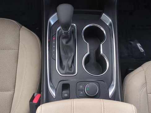 Used 2023 Chevrolet Traverse LS image 18