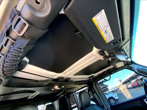 Used 2023 Jeep Gladiator Sport image 13