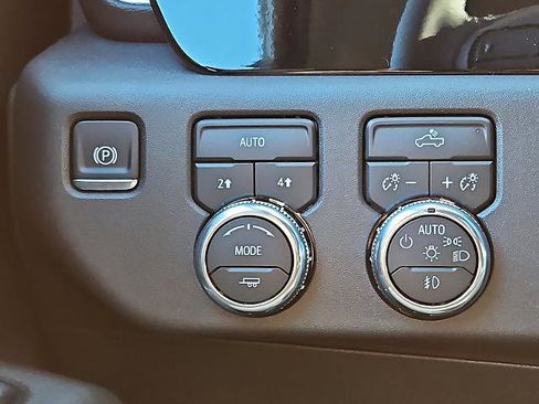 New 2026 GMC Sierra 1500 Elevation image 18