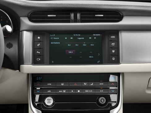 Used 2018 Jaguar XF Prestige AWD/4WD image 10