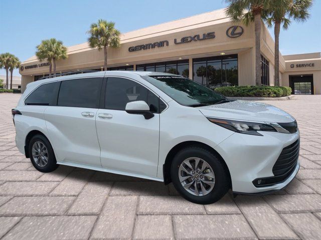 Used 2025 Toyota Sienna XLE w/ XLE Plus Package FWD image 1