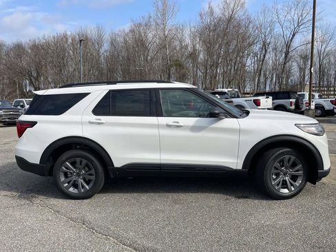 New 2026 Ford Explorer Active w/ Active Comfort Package AWD/4WD image 2