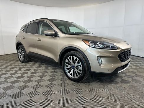 Used 2020 Ford Escape Titanium image 2