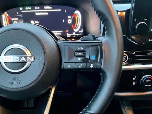 Used 2023 Nissan Pathfinder Platinum image 12