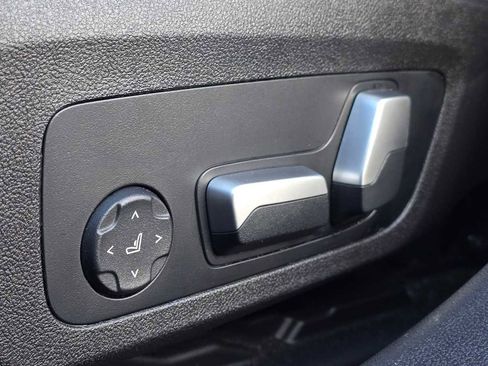 Used 2023 BMW 330e xDrive w/ Driving Assistance Package image 29