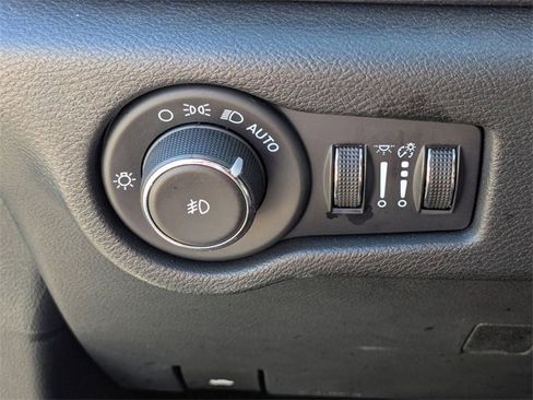 Used 2023 Chrysler Pacifica Touring-L w/ S Appearance Package image 16