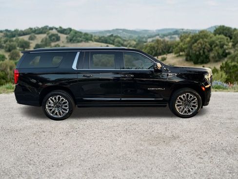 Used 2023 GMC Yukon XL Denali Ultimate AWD/4WD image 13