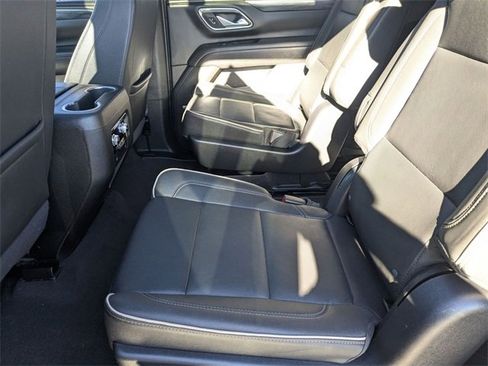 Used 2023 GMC Yukon SLT image 32