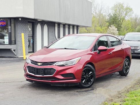 Used 2018 Chevrolet Cruze LT w/ LT True North Edition FWD image 2