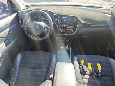 Used 2019 Mitsubishi Outlander SE image 12