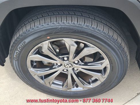 Certified 2022 Toyota RAV4 XLE Premium AWD/4WD image 9