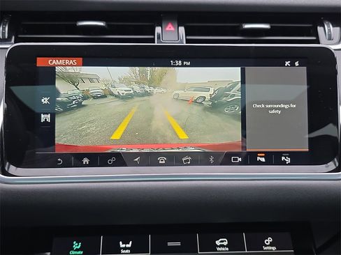 Used 2020 Land Rover Range Rover Evoque SE image 28