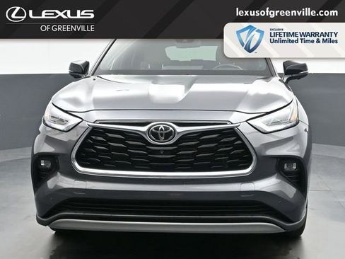 Used 2024 Toyota Highlander Platinum FWD image 3