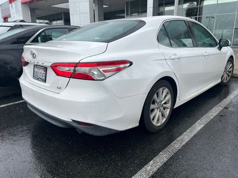 Used 2018 Toyota Camry LE image 6