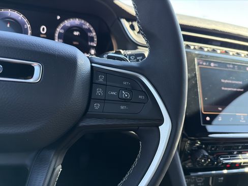 Used 2024 Jeep Grand Cherokee Altitude image 20