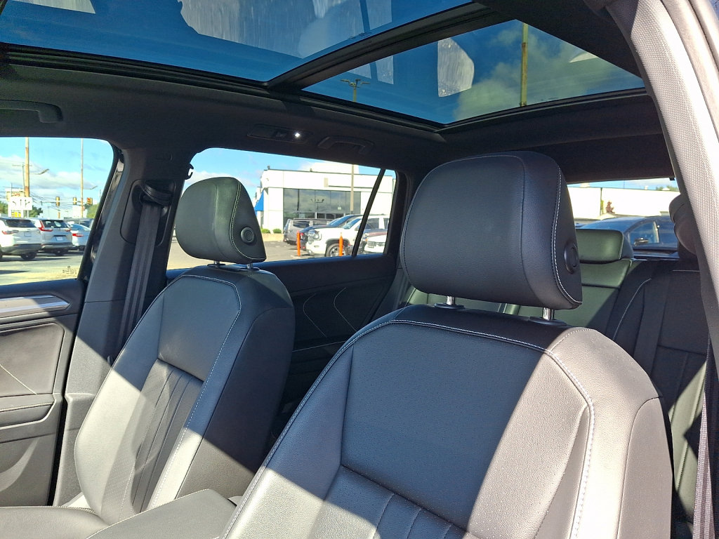 Used 2024 Volkswagen Tiguan SE R-Line AWD/4WD image 24