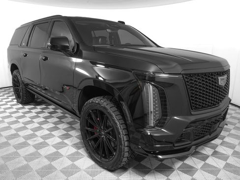 Used 2026 Cadillac Escalade ESV V w/ LPO, ONYX Package AWD/4WD image 3