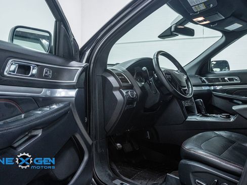 Used 2018 Ford Explorer Sport w/ Equipment Group 401A image 10