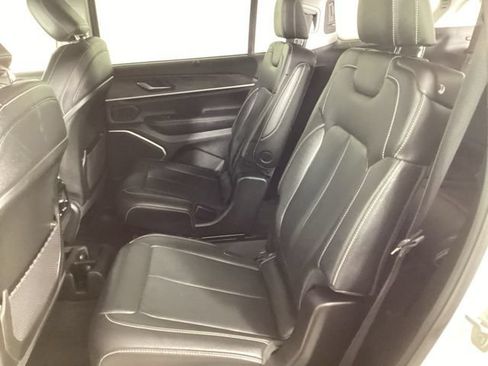 Used 2023 Jeep Grand Cherokee L Limited w/ Luxury Tech Group II AWD/4WD image 28