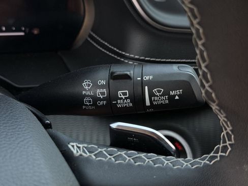 Used 2023 Jeep Grand Cherokee Laredo RWD image 19