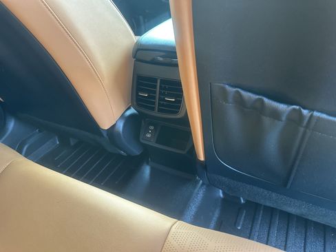 Used 2024 Kia Seltos EX image 12