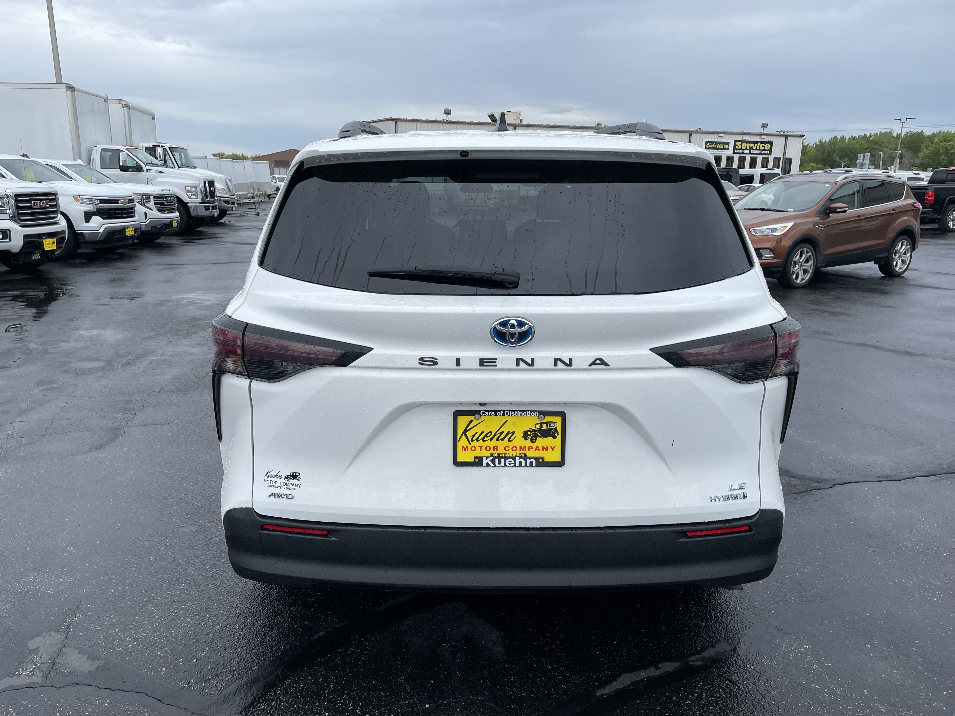 Used 2023 Toyota Sienna LE AWD/4WD image 4