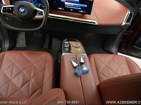 Used 2023 BMW iX xDrive50 w/ Premium Package AWD/4WD image 17