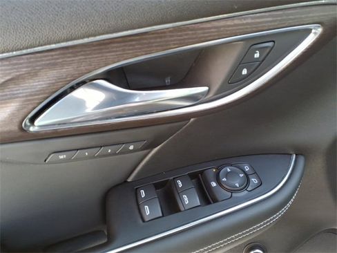 Used 2023 Buick Envision Avenir image 16