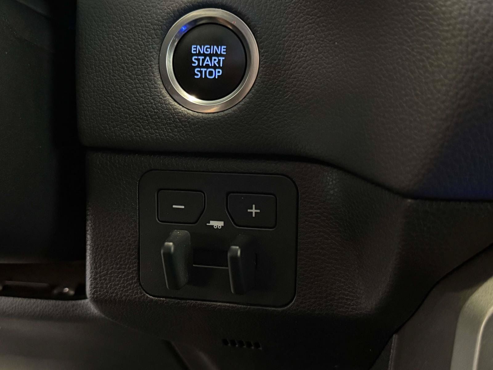Used 2024 Toyota Tundra Limited AWD/4WD image 27